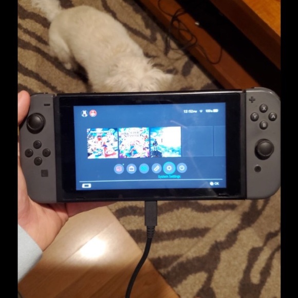 Nintendo Switch - Picture 2 of 3